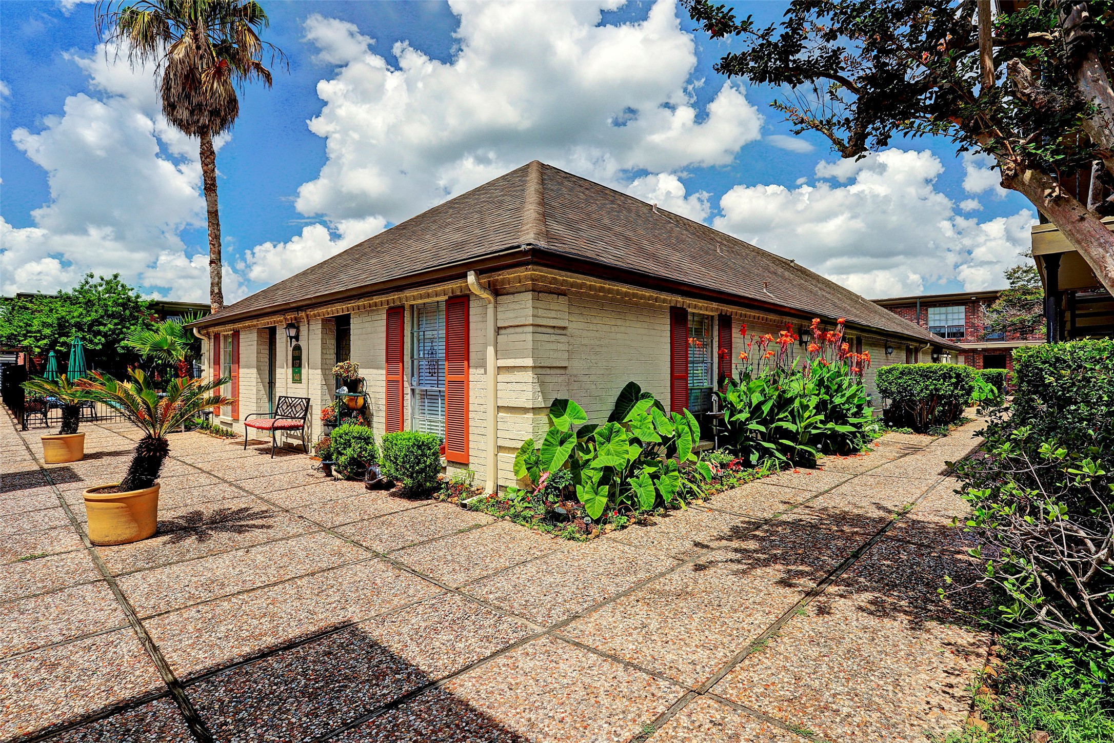 11550 Chimney Rock Road, Unit 514 Houston, TX 77035 - Photo 18 of 26 The clubhouse, however, its low key