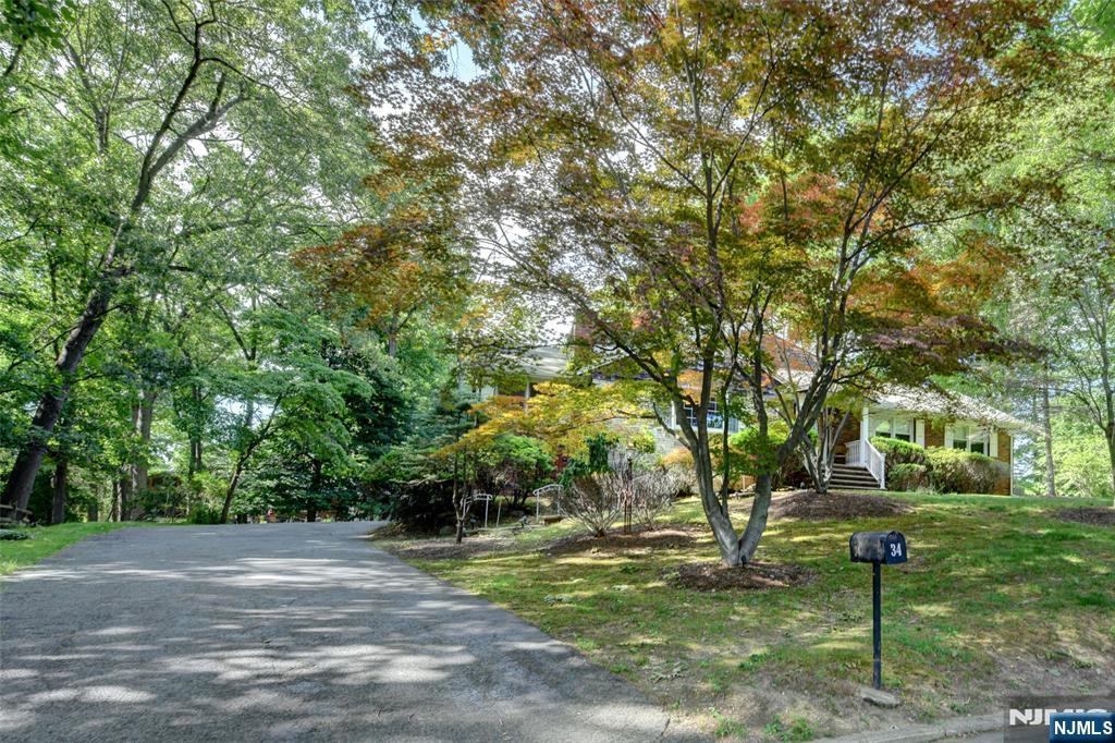34 Knoll Road Wayne, NJ 07470 - Photo 3 of 50