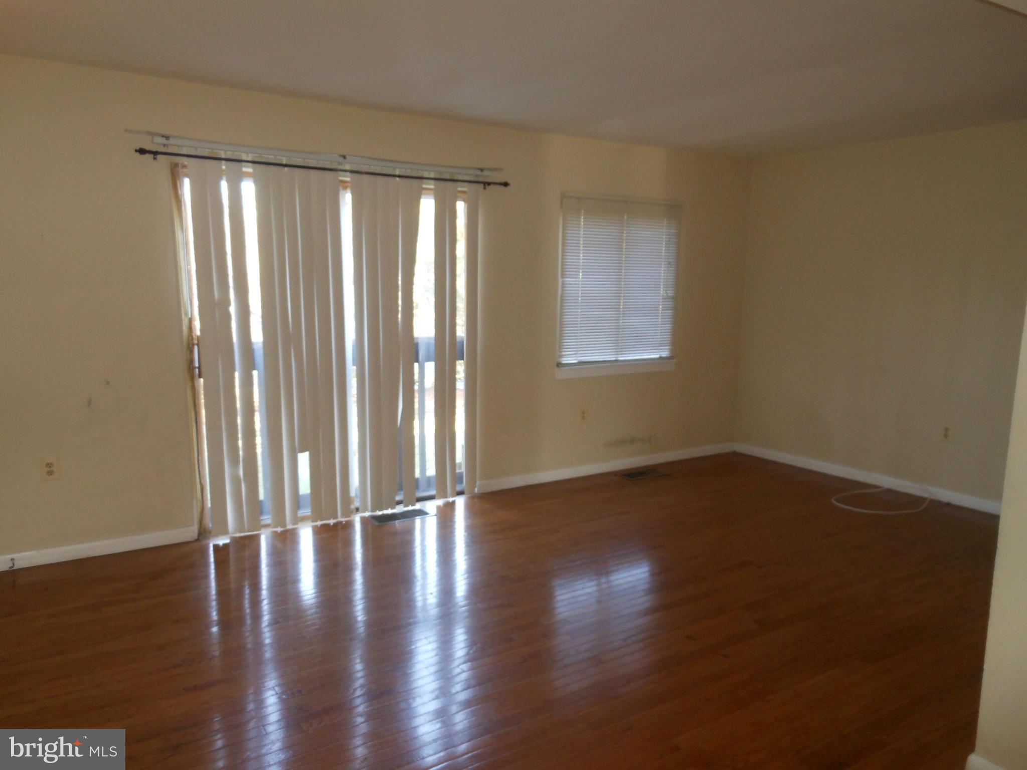 9519 Horizon Run Road, Unit 6C Gaithersburg, MD 20886 - Photo 4 of 16 Living Room