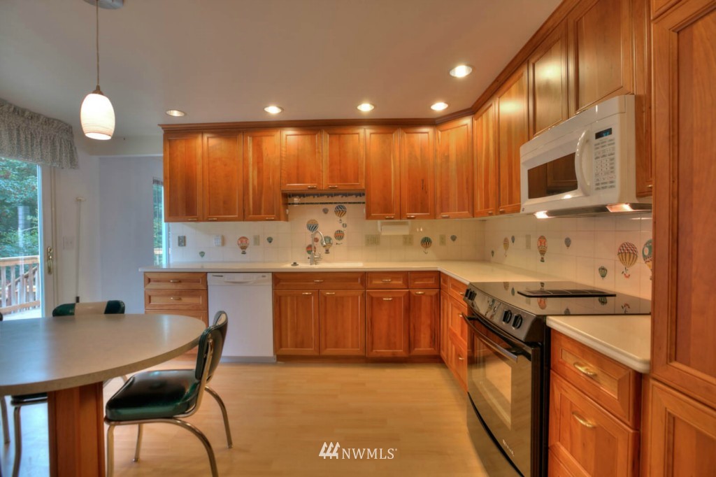 16115 Southeast 166 Street Renton, WA 98058 - Photo 5 of 22 Gallery Image 5
