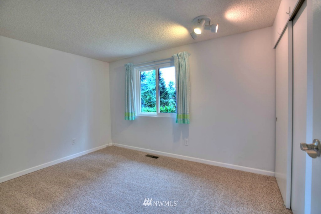 16115 Southeast 166 Street Renton, WA 98058 - Photo 9 of 22 Gallery Image 9