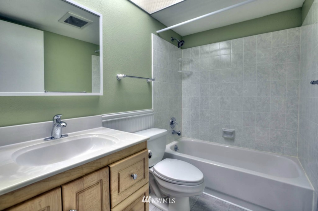 16115 Southeast 166 Street Renton, WA 98058 - Photo 10 of 22 Gallery Image 10