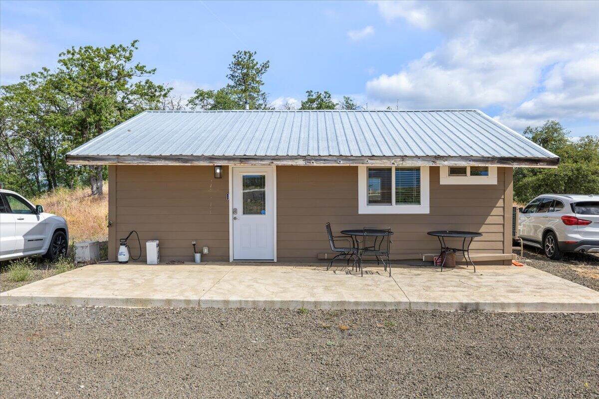 1510 Ball Road Eagle Point, OR 97524 - Photo 1 of 38 05-D9A0146