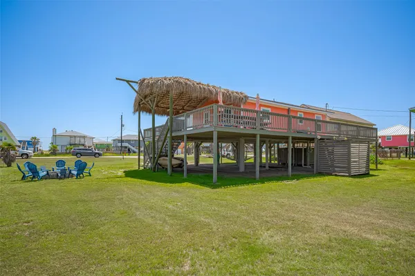a view of a house with a backyard