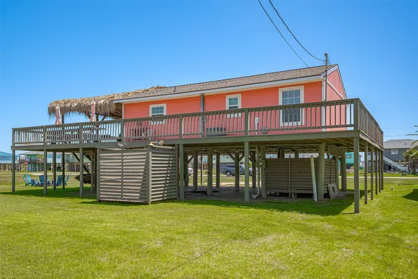 a view of multiple houses with a yard