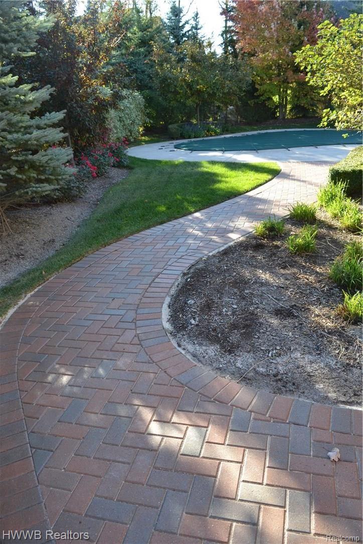 2799 South Addison Circle Rochester, MI 48306 - Photo 59 of 71 Brick Paver Walkway