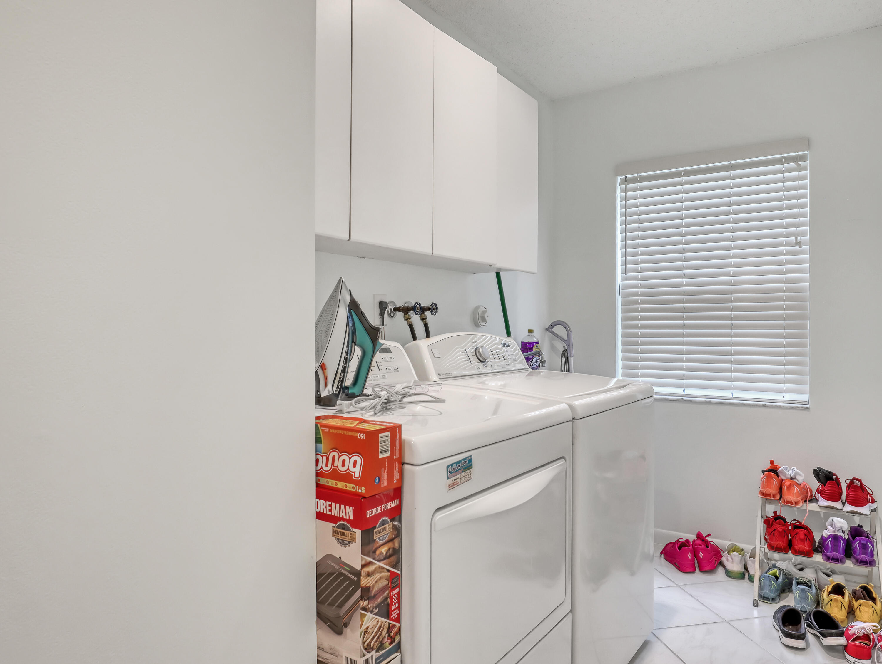 712 Golf Court Delray Beach, FL 33445 - Photo 22 of 46 a utility room with dryer and washer