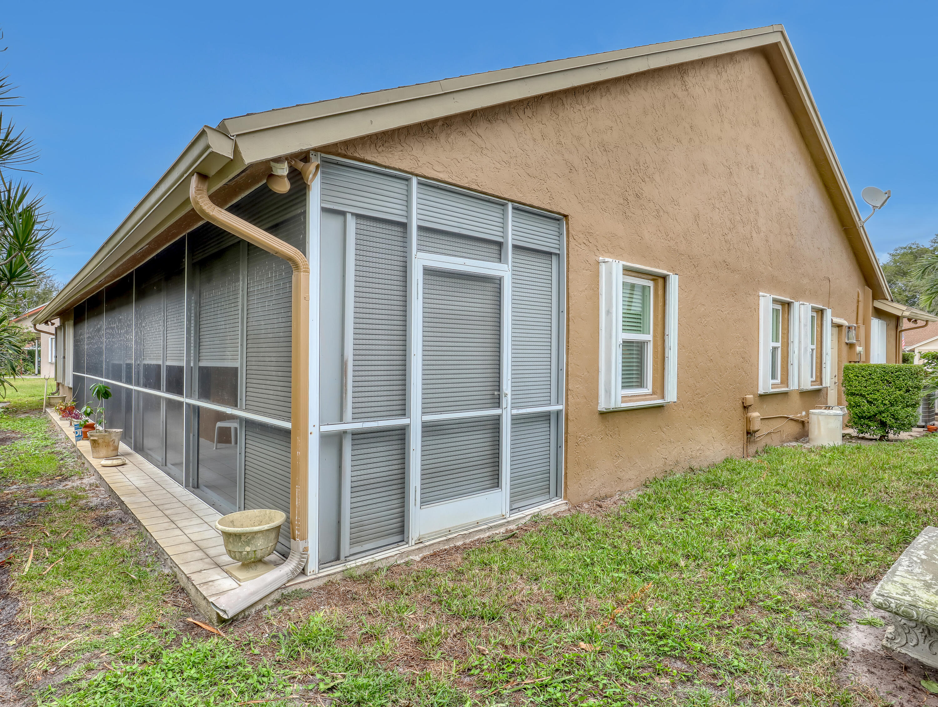 712 Golf Court Delray Beach, FL 33445 - Photo 38 of 46 a view of a house with a small yard and wooden fence