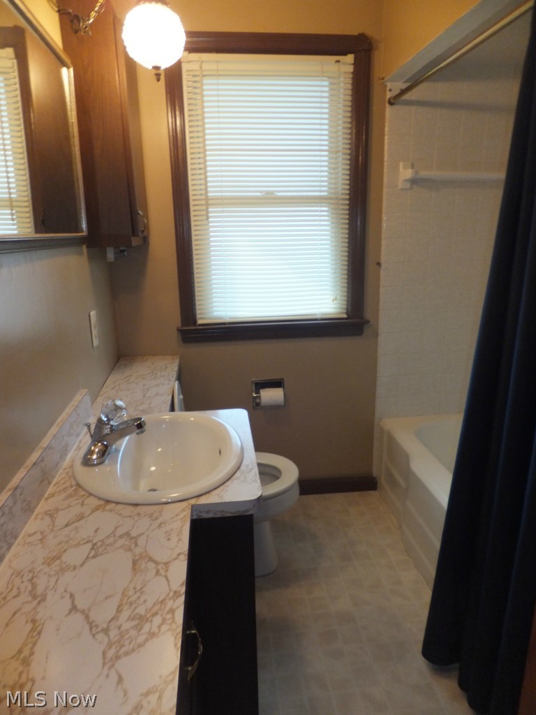 5406 Ackley Road Parma, OH 44129 - Photo 7 of 15