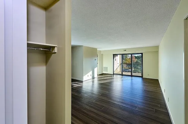 $350,000 | 205 Yoakum Parkway, Unit 305, Alexandria, VA 22304