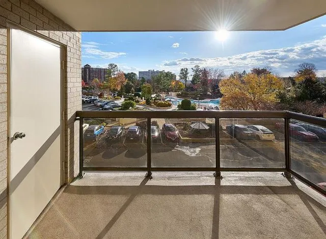 $350,000 | 205 Yoakum Parkway, Unit 305, Alexandria, VA 22304