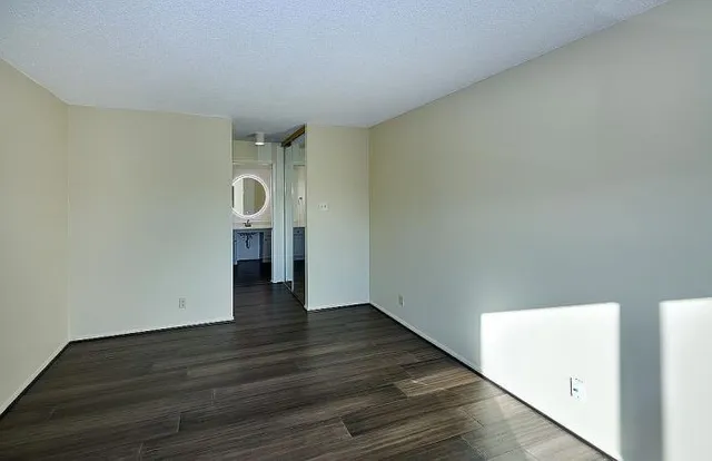 $350,000 | 205 Yoakum Parkway, Unit 305, Alexandria, VA 22304