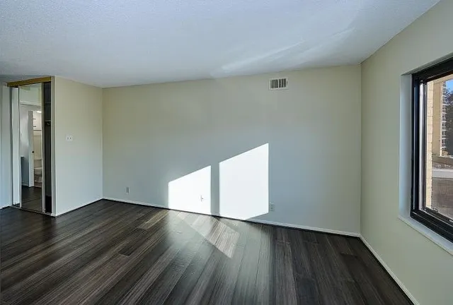 $350,000 | 205 Yoakum Parkway, Unit 305, Alexandria, VA 22304