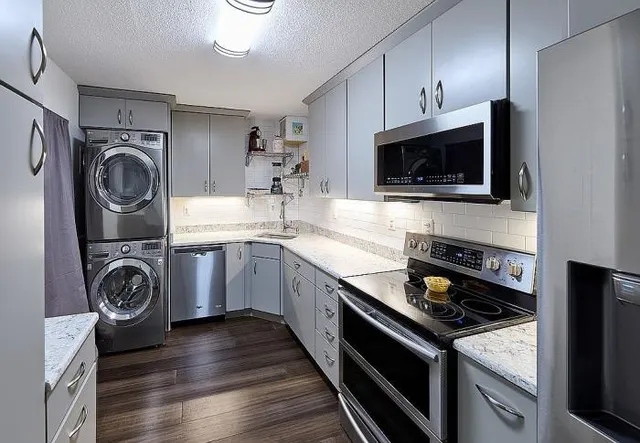 $350,000 | 205 Yoakum Parkway, Unit 305, Alexandria, VA 22304