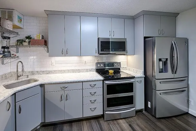 $350,000 | 205 Yoakum Parkway, Unit 305, Alexandria, VA 22304