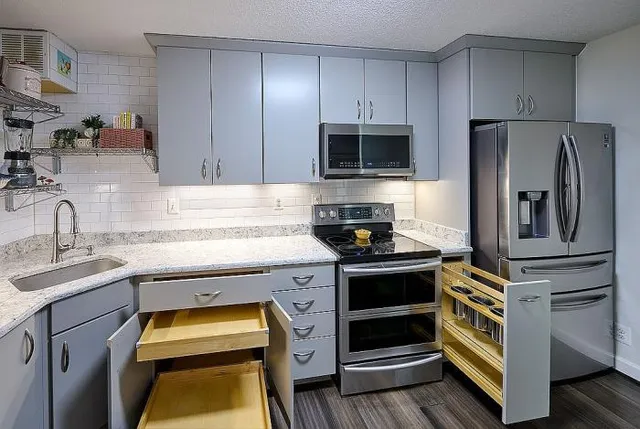 $350,000 | 205 Yoakum Parkway, Unit 305, Alexandria, VA 22304