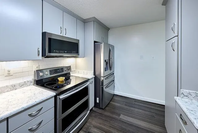 $350,000 | 205 Yoakum Parkway, Unit 305, Alexandria, VA 22304