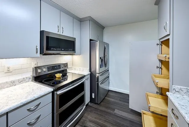 $350,000 | 205 Yoakum Parkway, Unit 305, Alexandria, VA 22304