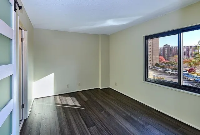 $350,000 | 205 Yoakum Parkway, Unit 305, Alexandria, VA 22304