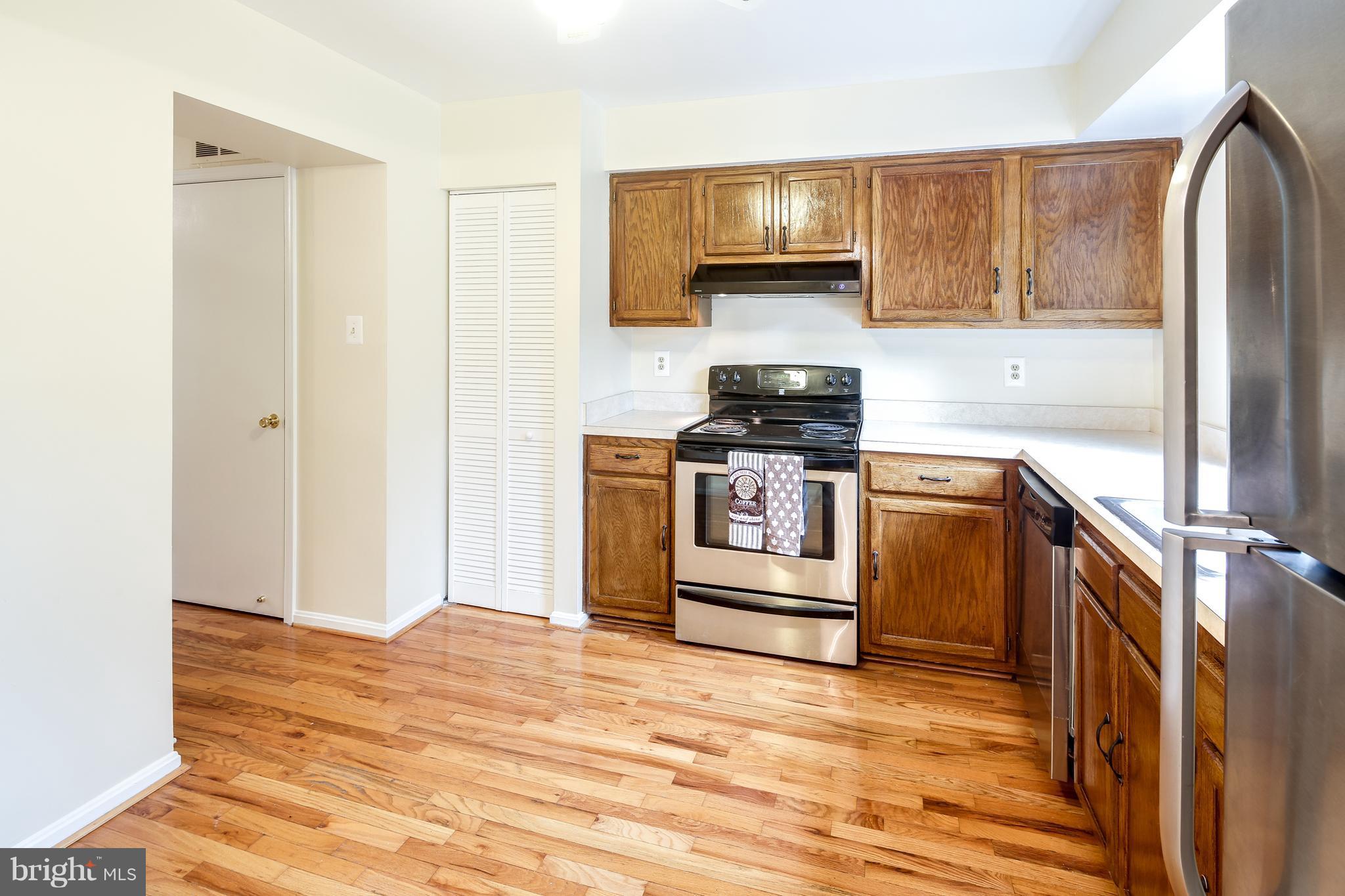 2112 Carriage Square Place Silver Spring, MD 20906 - Photo 12 of 28 Kitchen