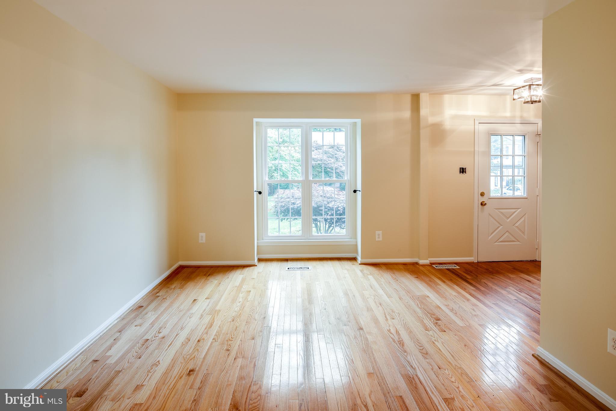 2112 Carriage Square Place Silver Spring, MD 20906 - Photo 4 of 28 Dining Room