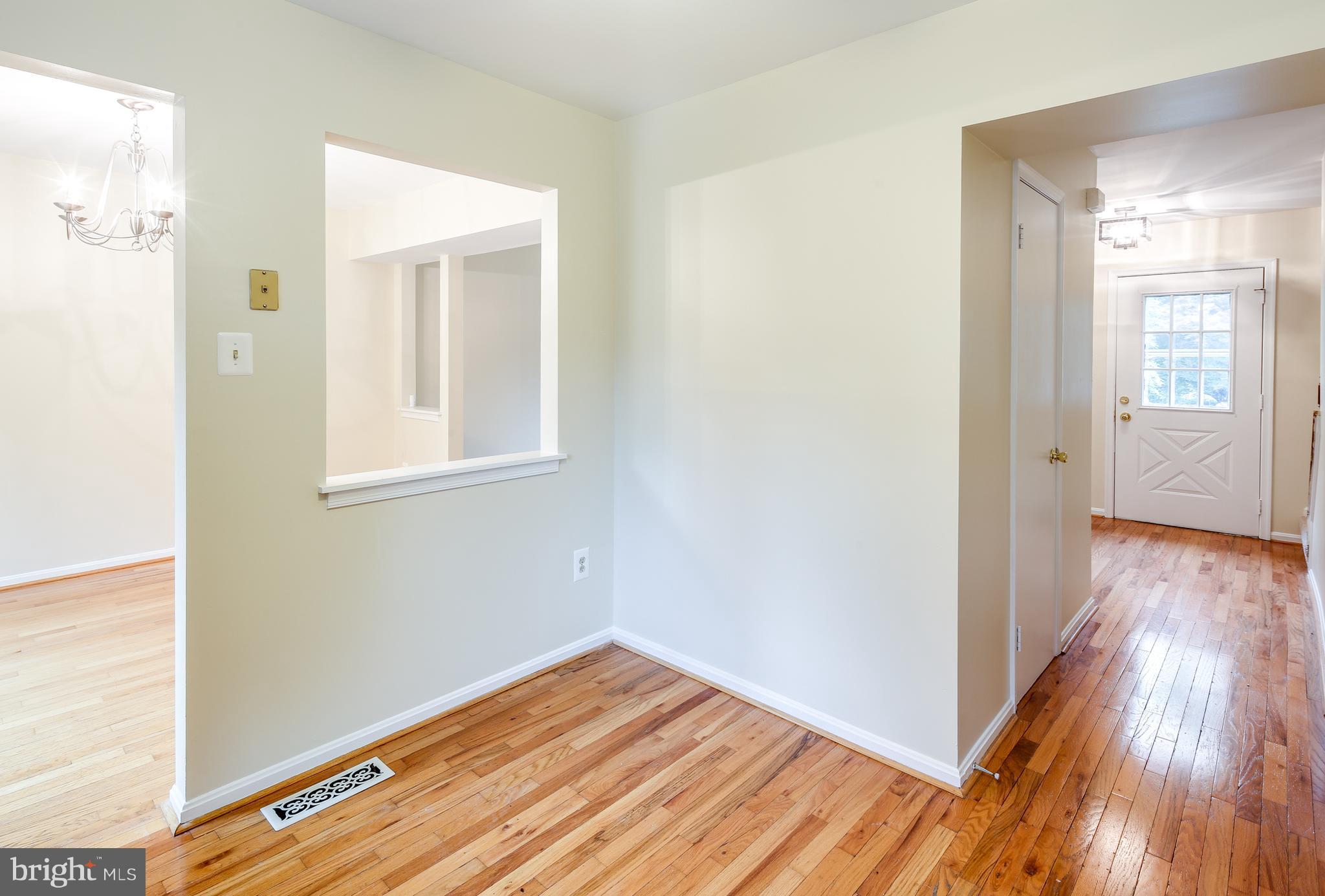 2112 Carriage Square Place Silver Spring, MD 20906 - Photo 6 of 28 Dining Room