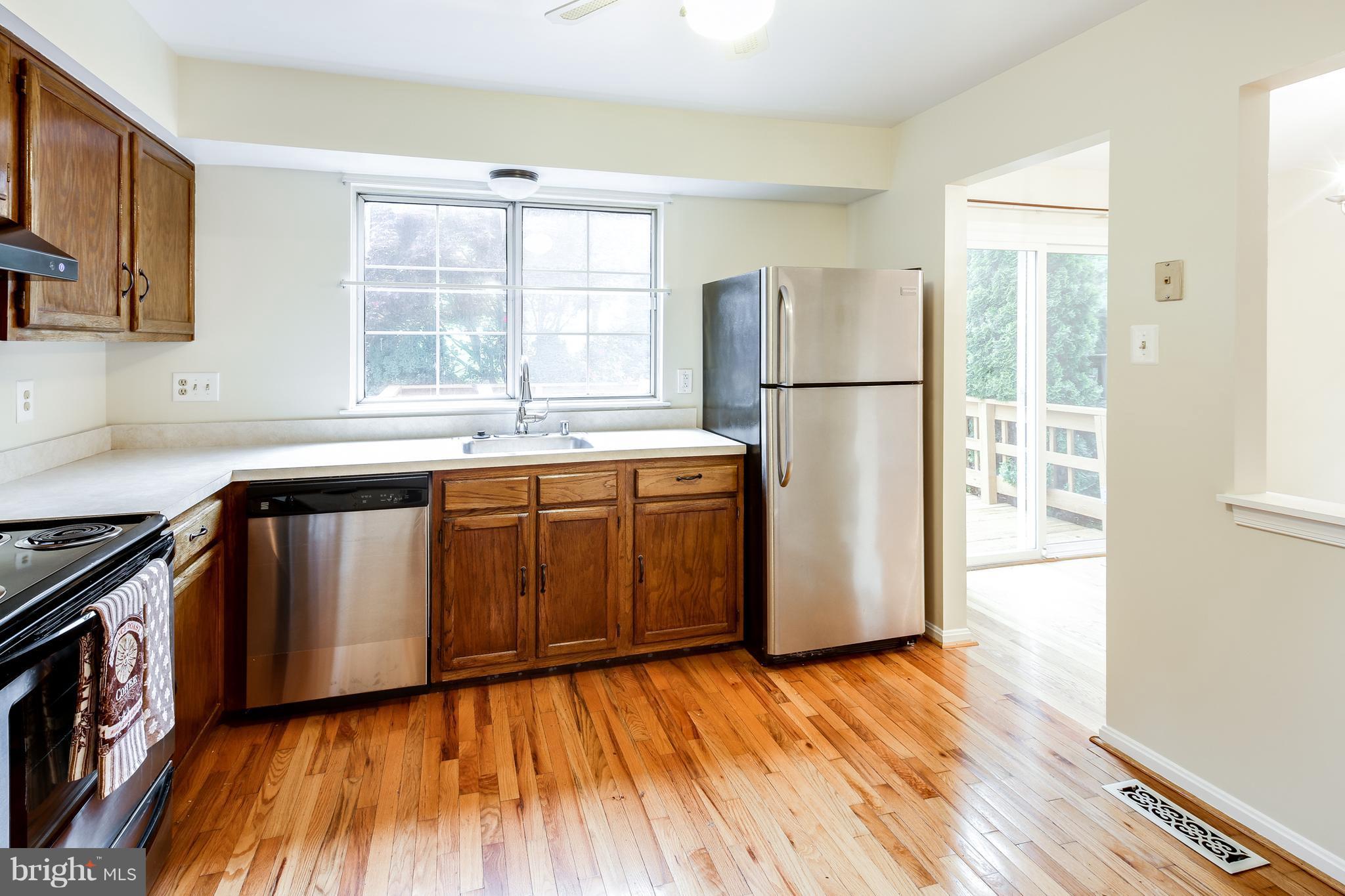 2112 Carriage Square Place Silver Spring, MD 20906 - Photo 10 of 28 Kitchen
