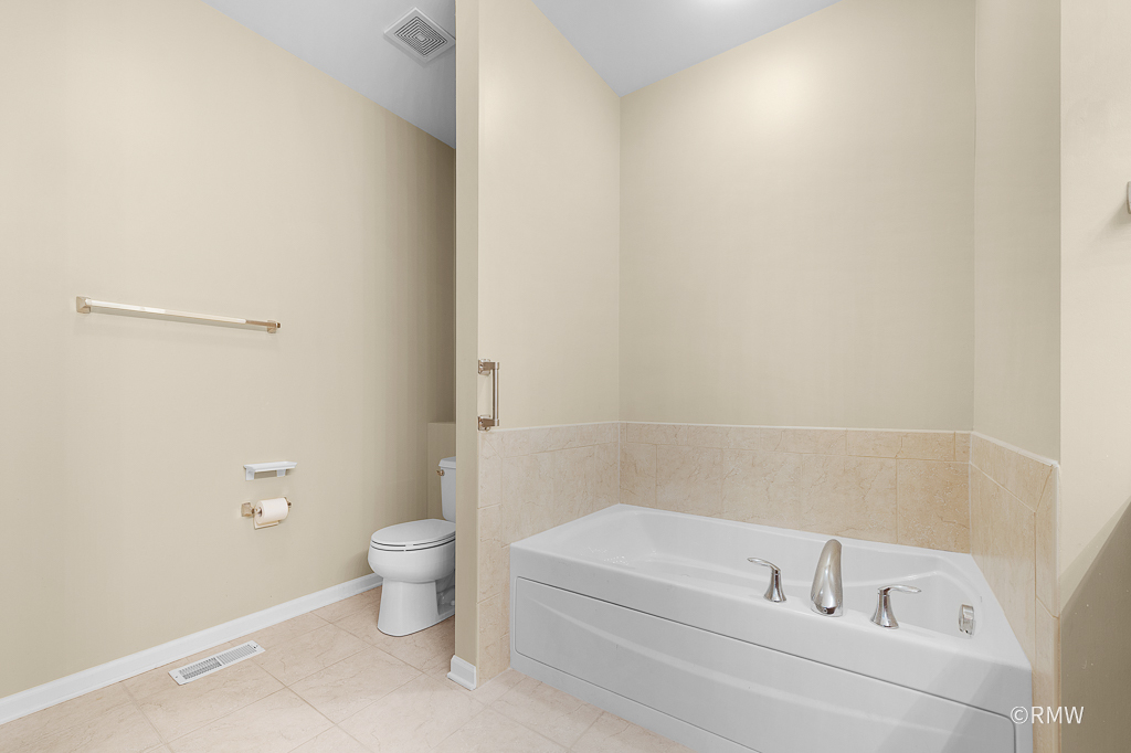 981 Oak Ridge Boulevard Elgin, IL 60120 - Photo 20 of 46 Gallery Image 20