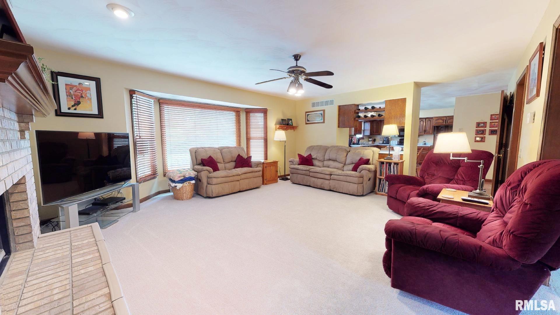 1828 Hunter Ridge Drive Springfield, IL 62704 - Photo 4 of 22 Gallery Image 4