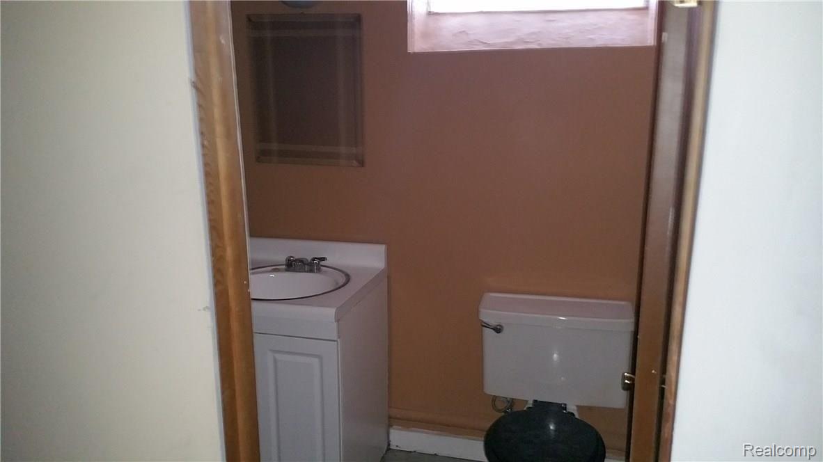 17582 Edinborough Road Detroit, MI 48219 - Photo 7 of 8 20160118_161726.jpg