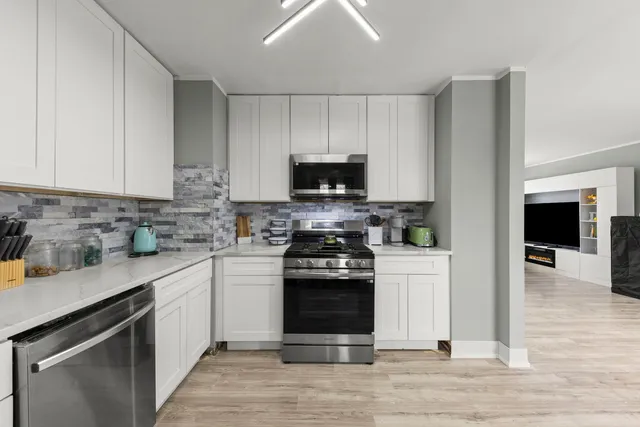 $349,999 | 1364 Leslie Lane East, Glendale Heights, IL 60139