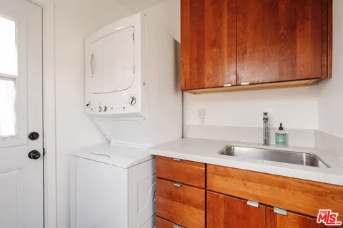 $899,000 | 3773 South St Andrews Place, Los Angeles, CA 90018