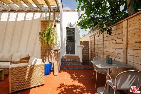 $899,000 | 3773 South St Andrews Place, Los Angeles, CA 90018