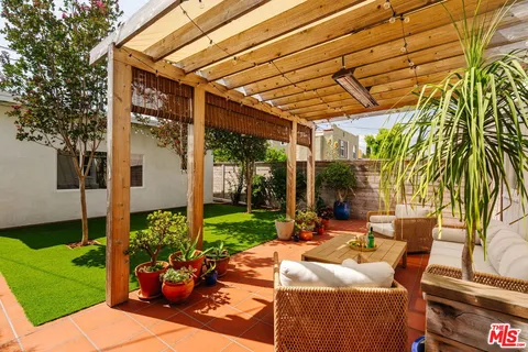 $899,000 | 3773 South St Andrews Place, Los Angeles, CA 90018