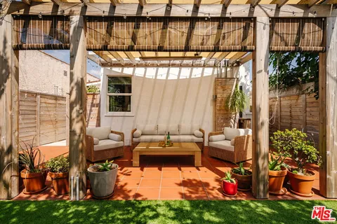 $899,000 | 3773 South St Andrews Place, Los Angeles, CA 90018