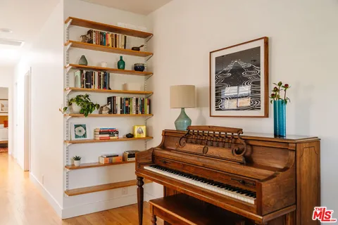 $899,000 | 3773 South St Andrews Place, Los Angeles, CA 90018