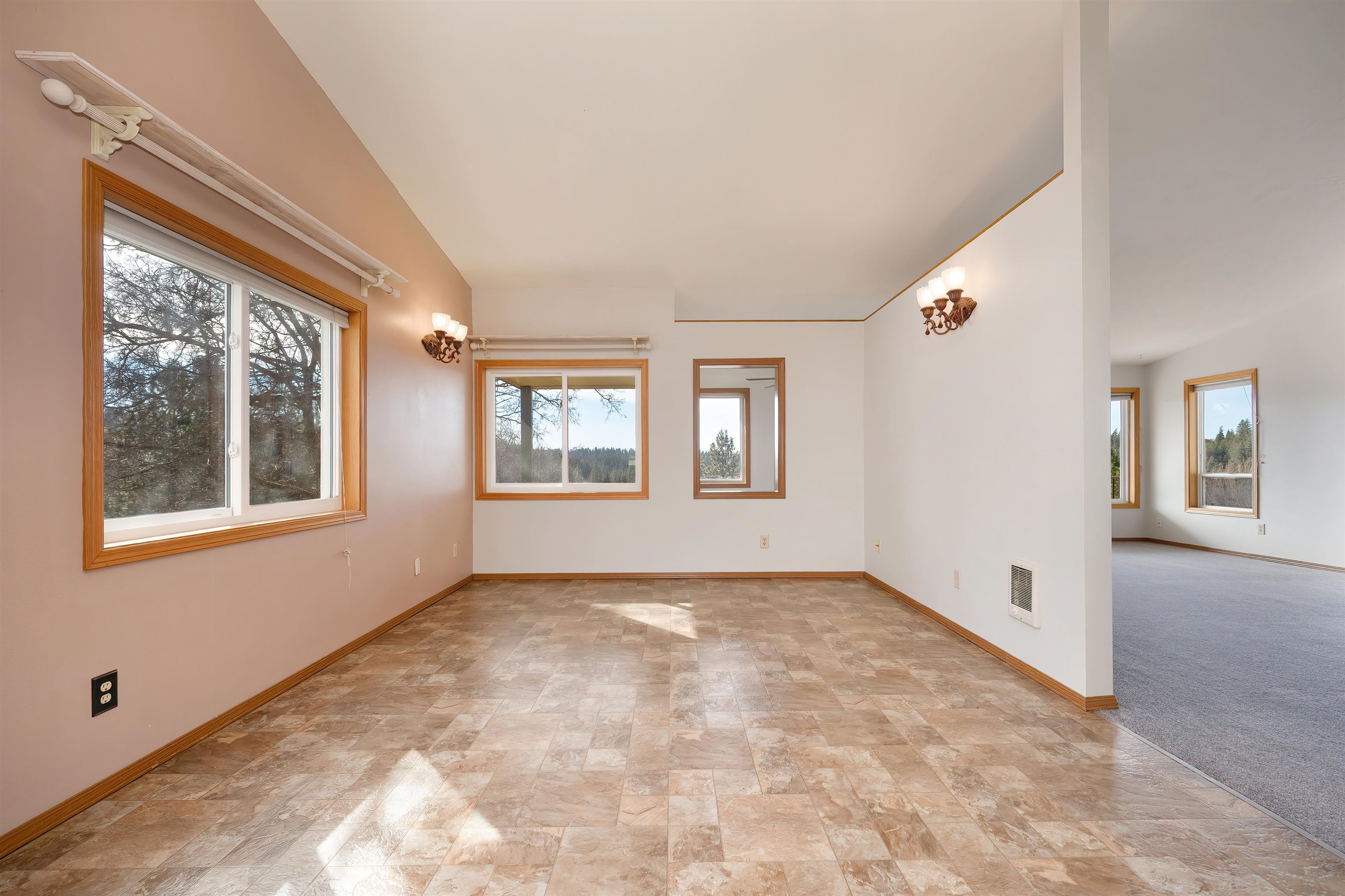 15715 Foothills Road Spokane, WA 99217 - Photo 13 of 44