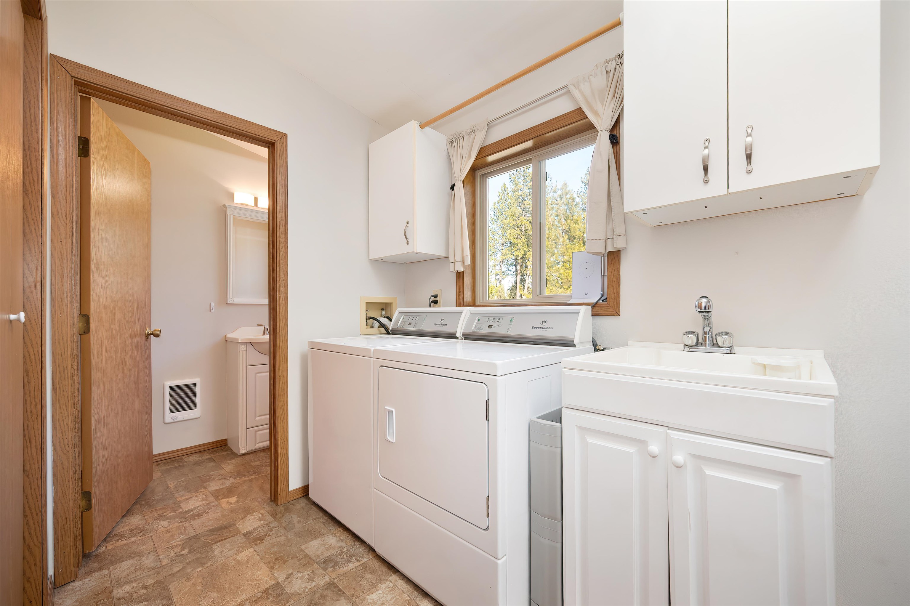 15715 Foothills Road Spokane, WA 99217 - Photo 7 of 44