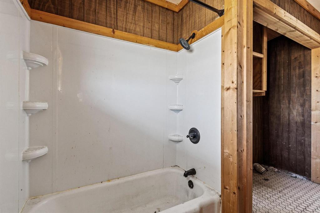 3467 East Fm 120 Denison, TX 75021 - Photo 17 of 38 a bathroom with a bathtub