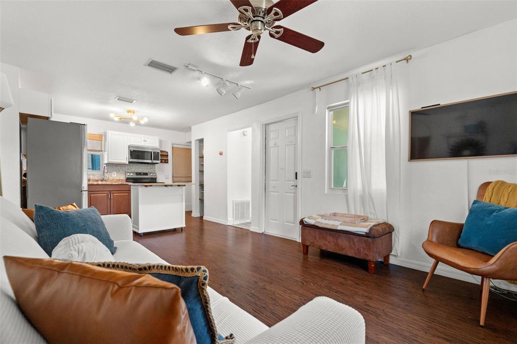548 Bay Street Dunedin, FL 34698 - Photo 9 of 44