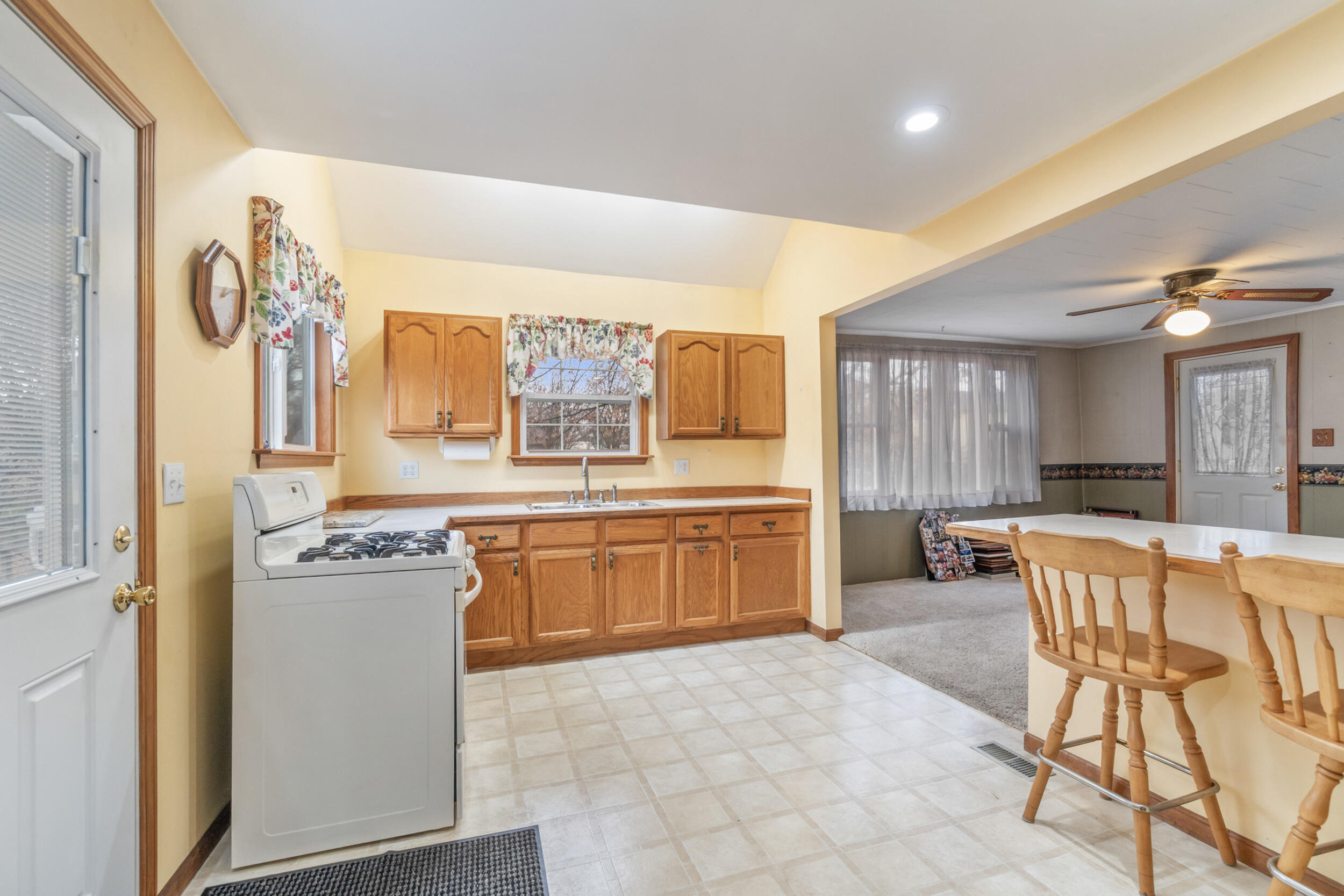 927 George Street Jackson, MI 49202 - Photo 12 of 42 13_927 george st jackson mi - 00022