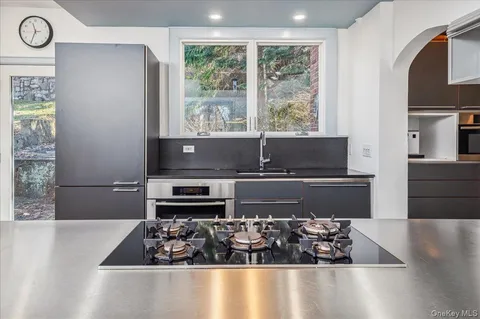 $1,399,000 | 61 Pinecrest Drive, Hastings-on-Hudson, NY 10706