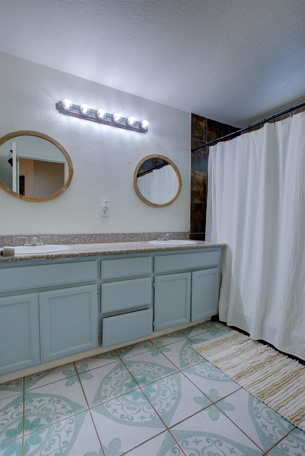 3816 Blaker Road Ceres, CA 95307 - Photo 30 of 40 Master bathroom