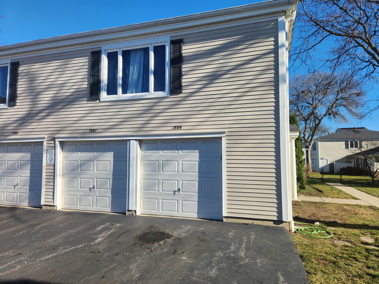 1597 Cove Drive, Unit 185C Prospect Heights, IL 60070 - Photo 2 of 12 a view of a house with a door and wooden bench
