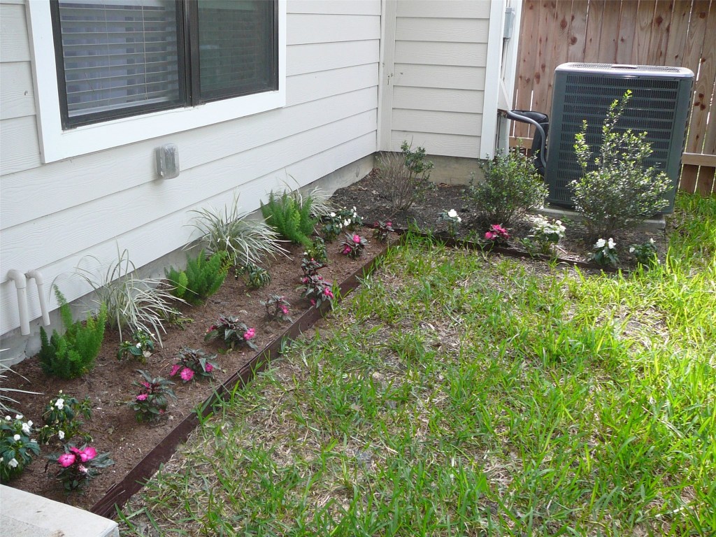 5326 Larkin Street Houston, TX 77007 - Photo 11 of 20 Great size Private fenced back yard