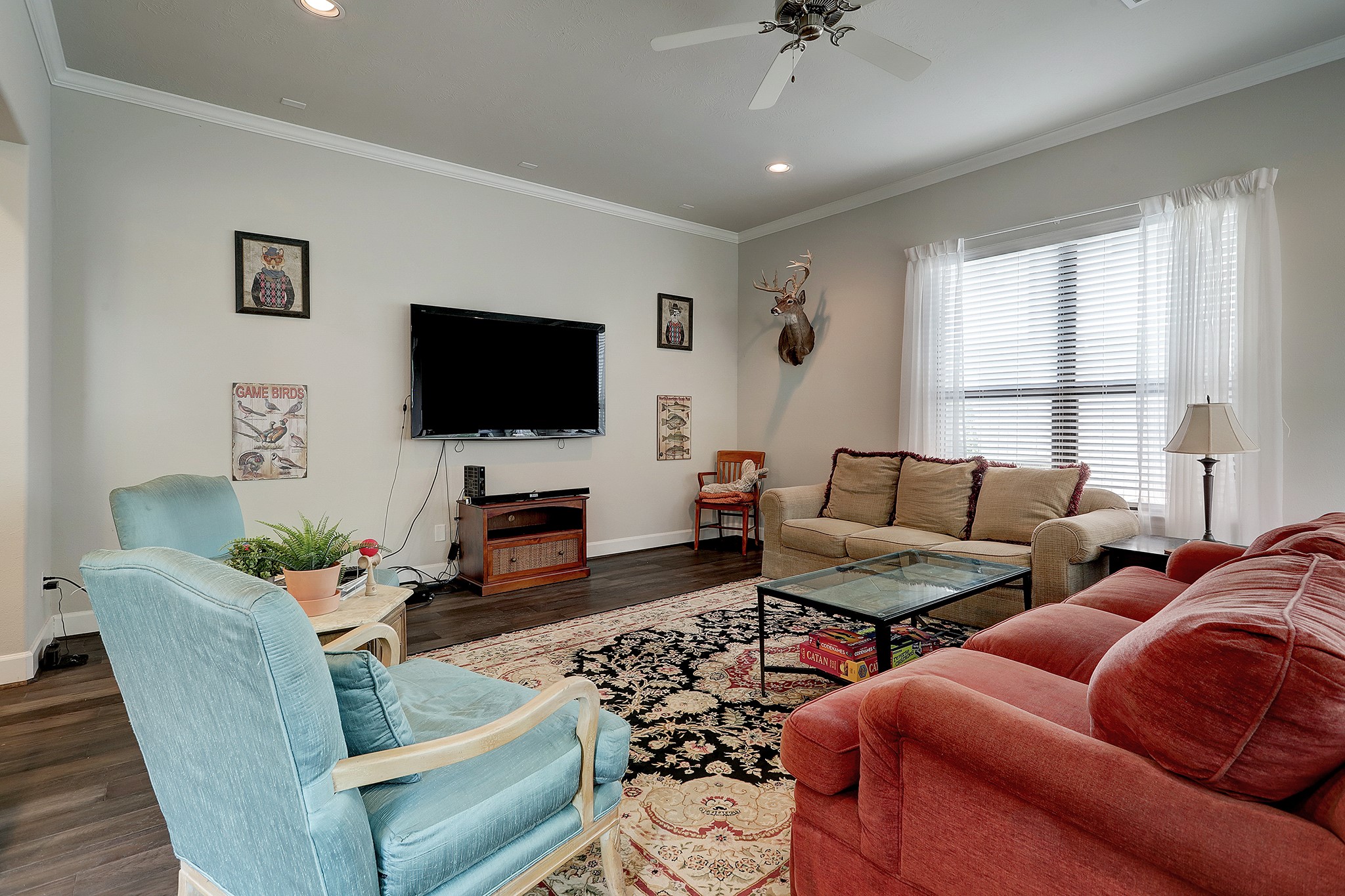 5326 Larkin Street Houston, TX 77007 - Photo 8 of 20 Spacious open den leads to ample yard great for bbq's