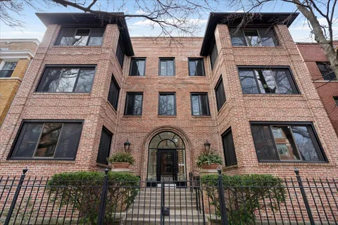 $799,000 | 929 West Ainslie Street, Unit 3, Chicago, IL 60640