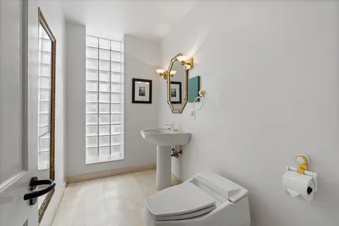 $799,000 | 929 West Ainslie Street, Unit 3, Chicago, IL 60640