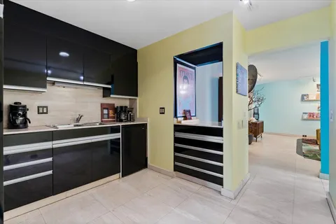 $799,000 | 929 West Ainslie Street, Unit 3, Chicago, IL 60640
