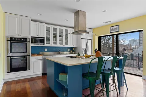 $799,000 | 929 West Ainslie Street, Unit 3, Chicago, IL 60640